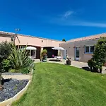 Joli Le Pavachon Jardin Et Terrasse A 3 Min Du Puy Du Fou Apartment Les Épesses