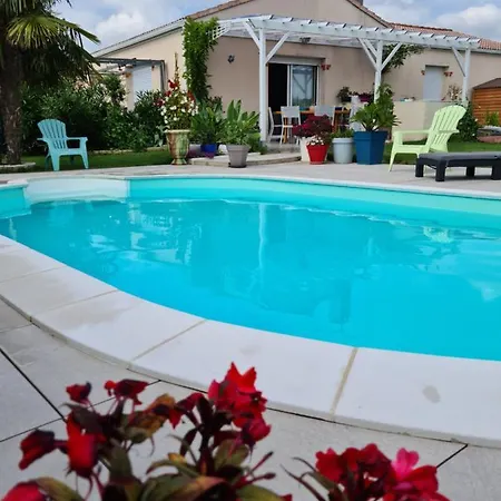 Le Pavachon, Piscine Familiale Chauffee - A 3 Min Du Puy Du Fou Apartment Les Epesses