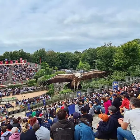 Jolie Le Pavachon A 3 Min Du Puy Du Fou