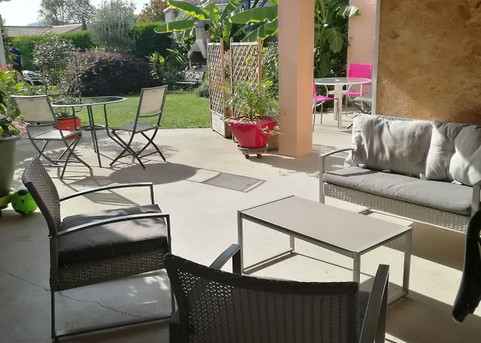 Jolie Le Pavachon A 3 Min Du Puy Du Fou