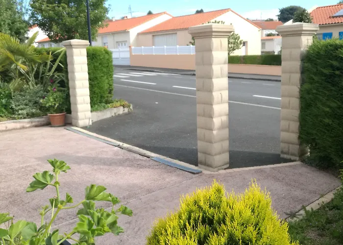 Jolie Le Pavachon A 3 Min Du Puy Du Fou